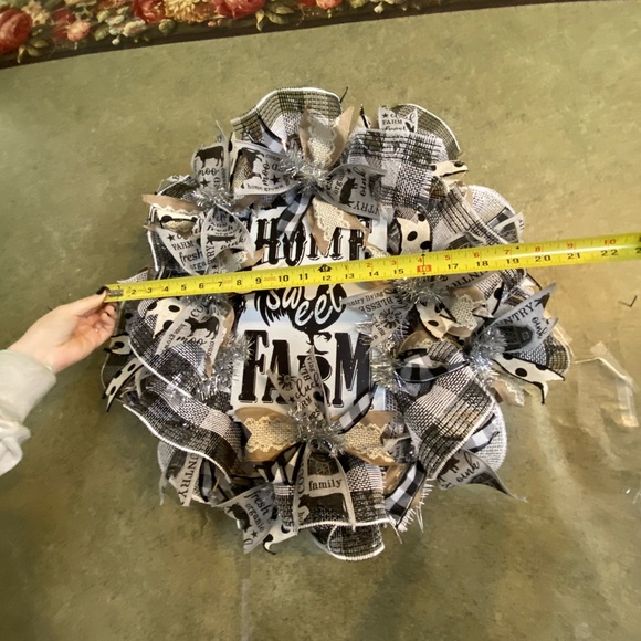 Handmade Mesh Wreath - Picture 3 of 3